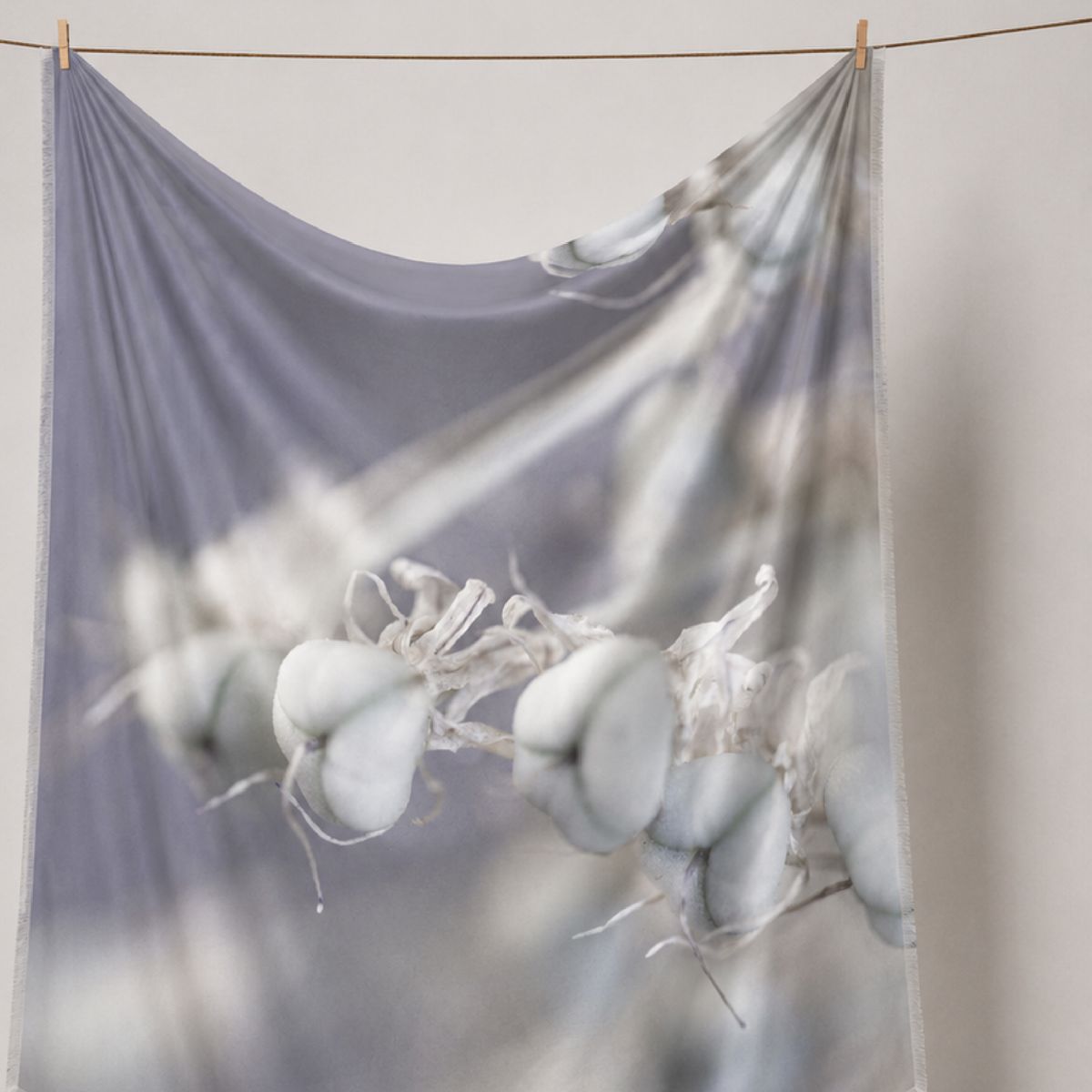 sciarpa-grigio-argento-stile-elegante
