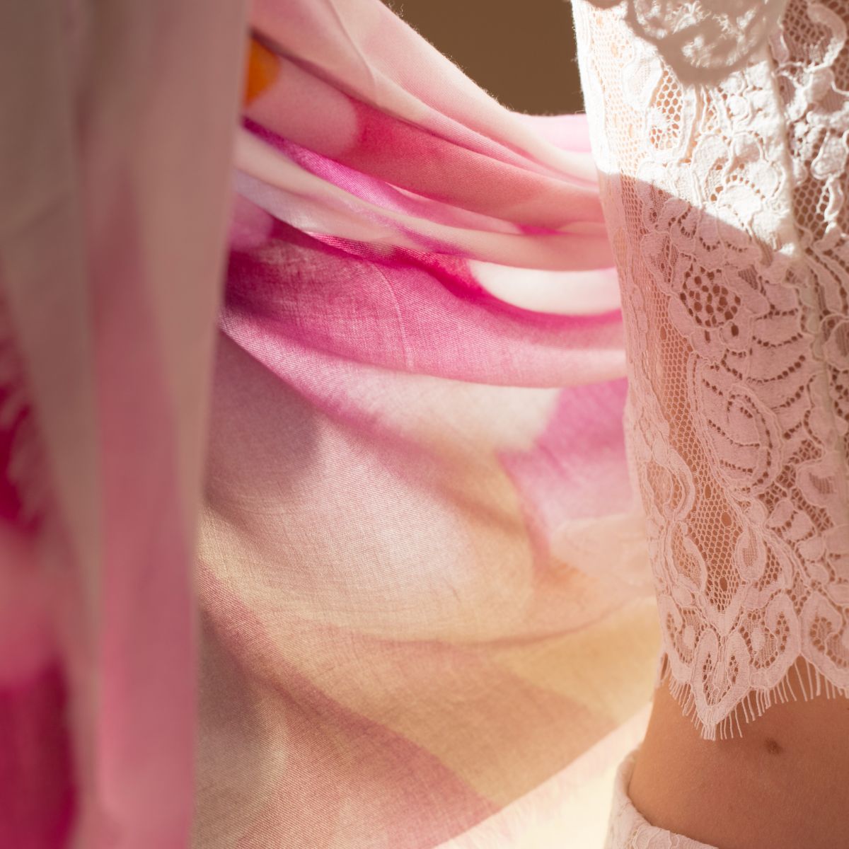 stola-fiori-accessori-metallo-look