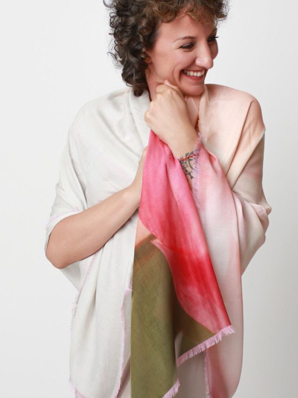 Come lavare un foulard di seta senza rovinarlo