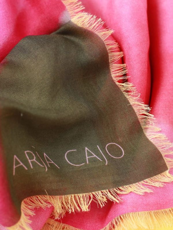 Guida materiali: foulard seta, cashmere, lana, modal a confronto