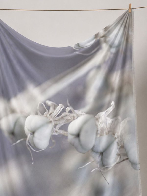 sciarpa-grigio-argento-stile-elegante