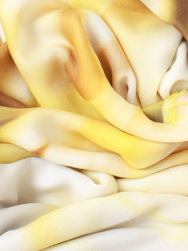 stola-floreale-elegante-donna-raffinata